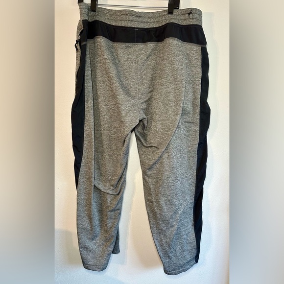 Under Armour Loose Mens 2XL Gray And Black Track Pants - Picture 4 of 5